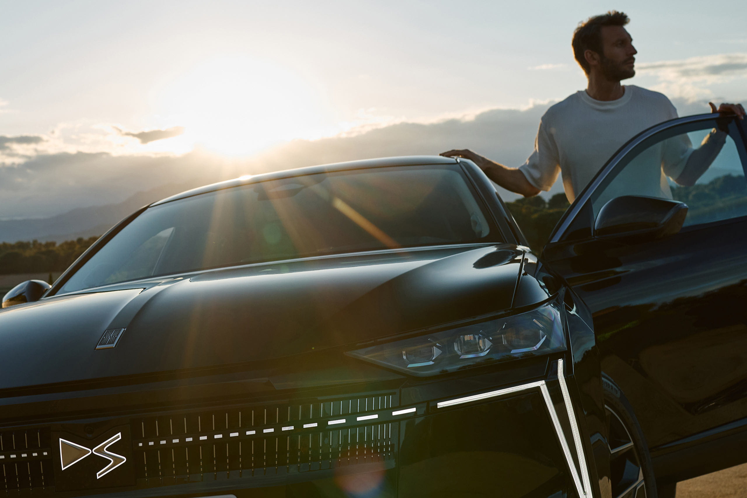 stellantis-insurance-ds-voiture-noire